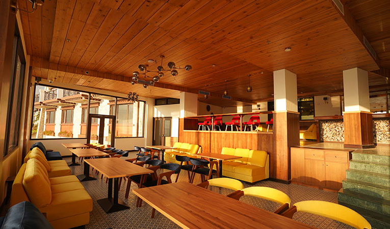 dine and wine pool cafe