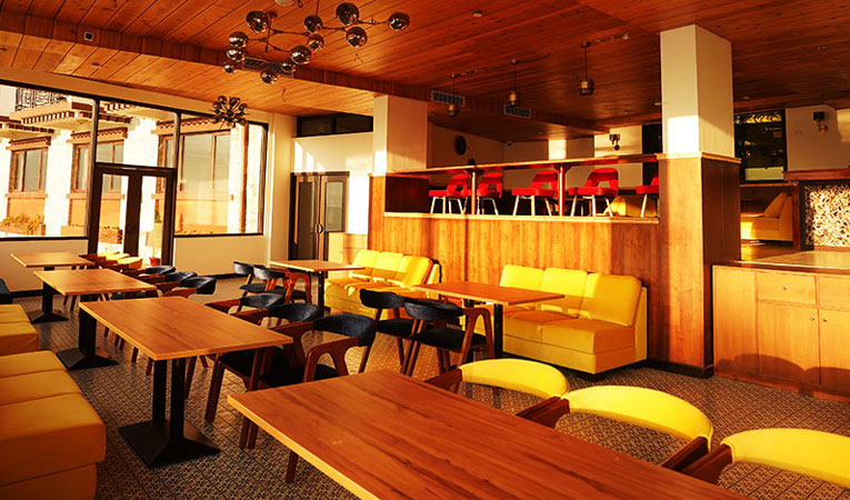 dine and wine pool cafe